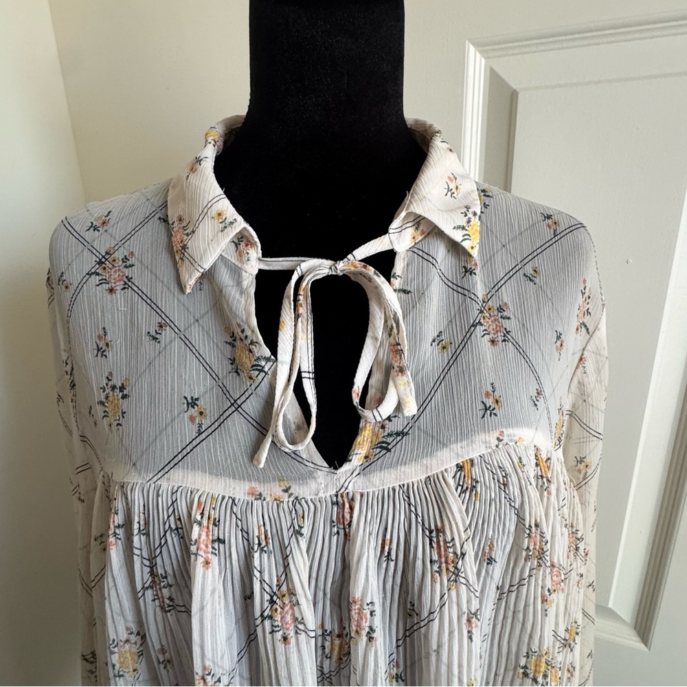 LC Lauren Conrad Floral Tie Neck Pleated Women’s Blouse Long Sleeve Size L